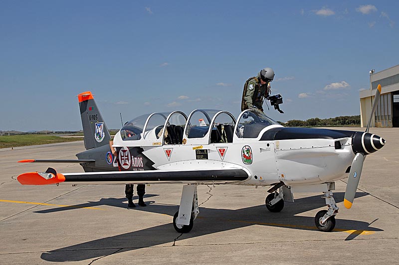 pilot gets off the plane.jpg